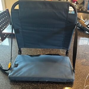 GCI Outdoor Dick’s Sporting Goods Stadium Seat in like new condition